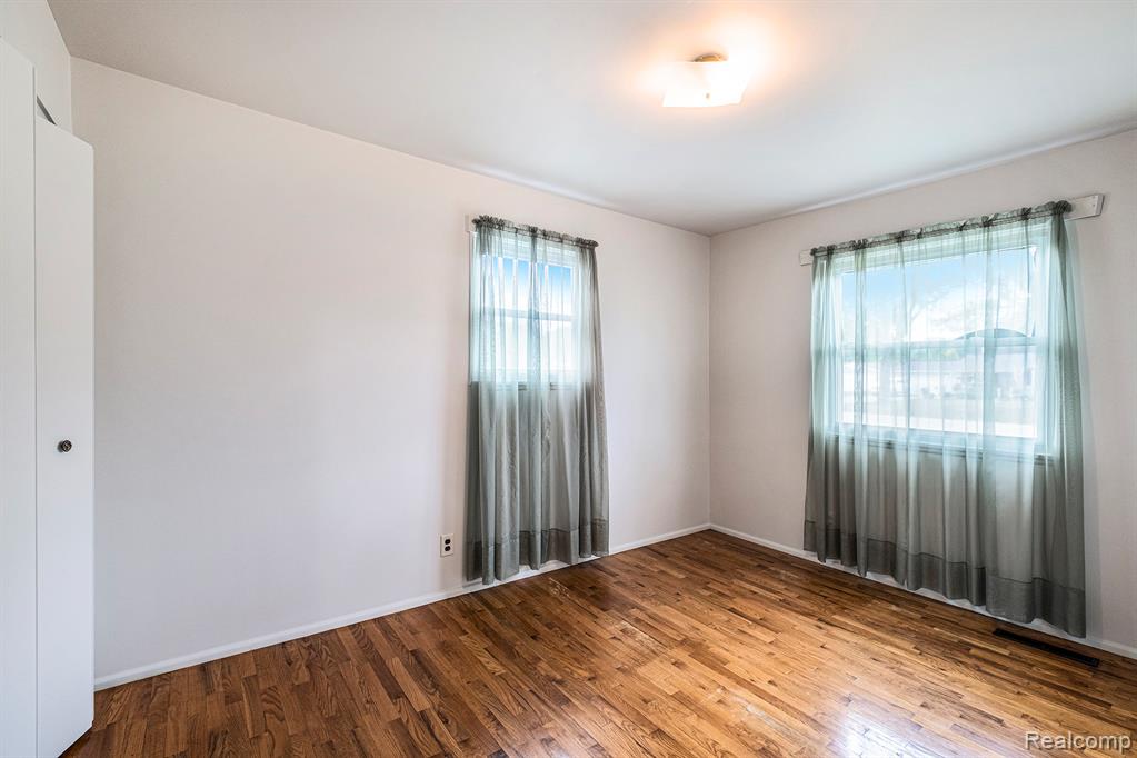 4147 Carmanwood Drive, Flint, MI 48507 — Photo 12