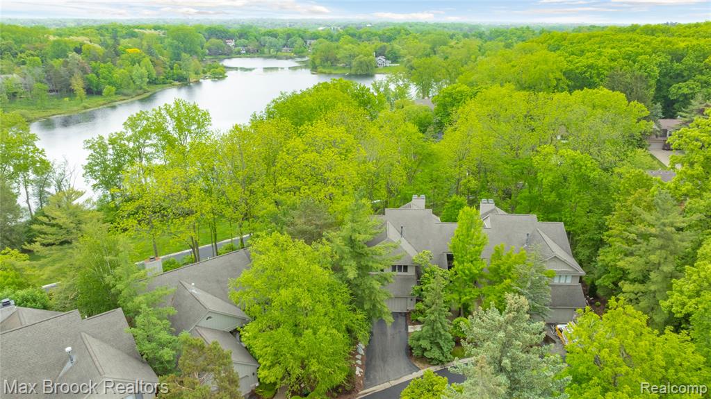 4933 Woodcliff Hill Road N, West Bloomfield, MI 48323 — Photo 43