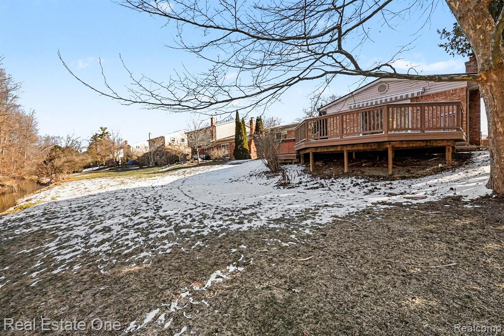 6605 Emerald Lake Drive, Troy, MI 48085 — Photo 17