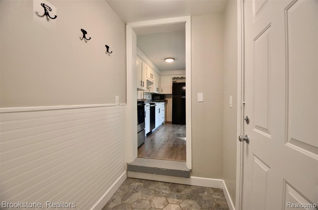 7565 Old Pond Drive, Clarkston, MI 48348 — Photo 40
