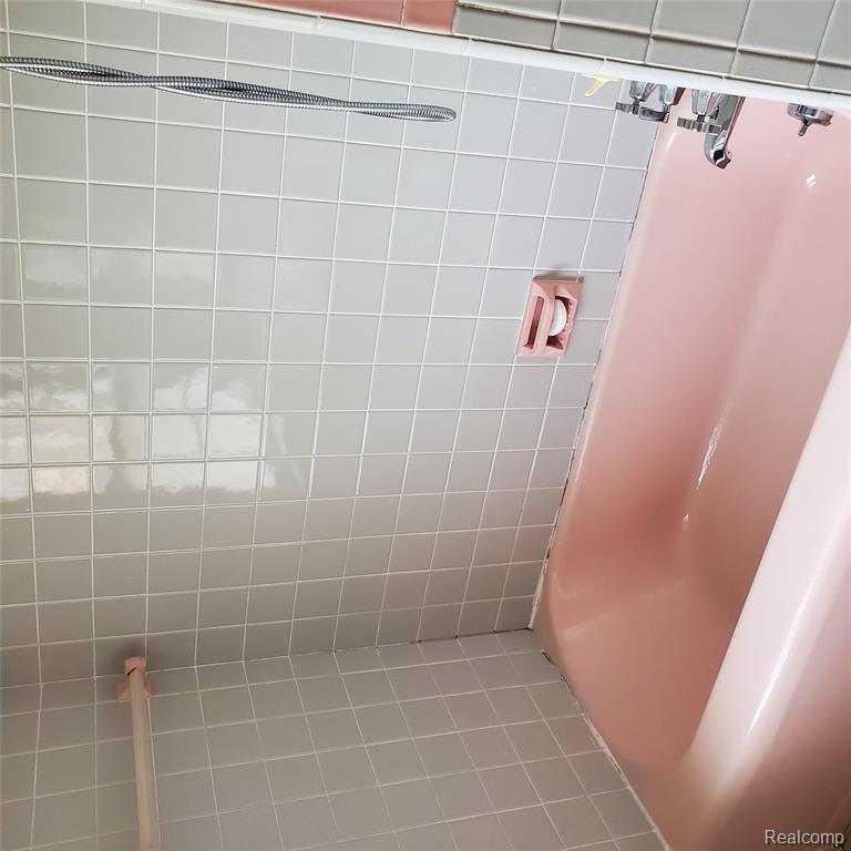 16214 Shaftsbury Avenue, Detroit, MI 48219 — Photo 29