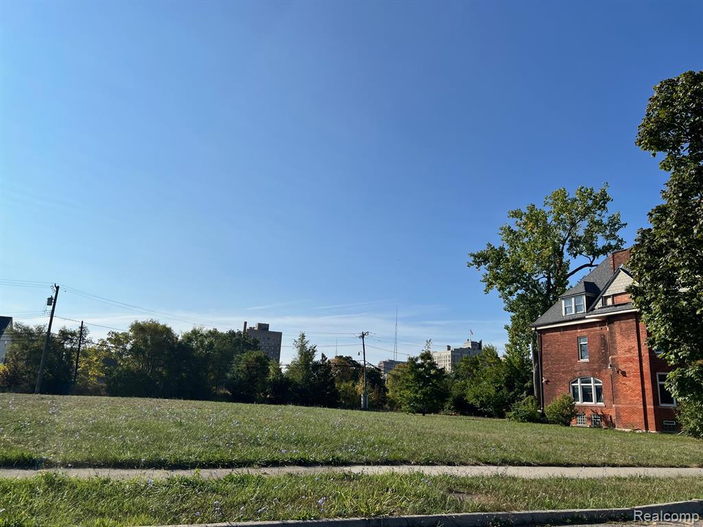 240 Hendrie Street, Detroit, MI, 48202