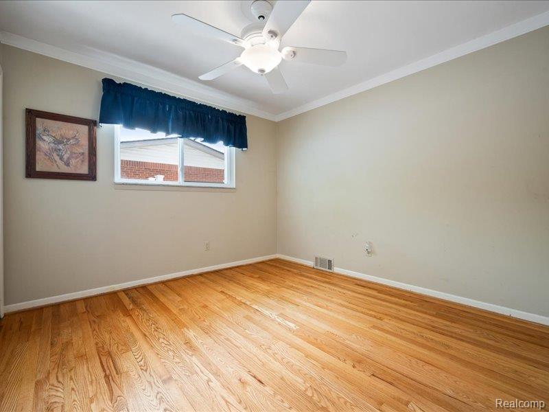 8382 Fairfax Drive, Sterling Heights, MI 48312 — Photo 10