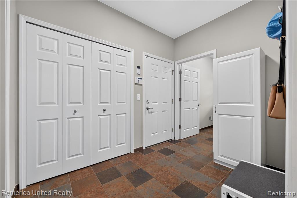 6169 Bay Court, Waterford, MI 48327 — Photo 35