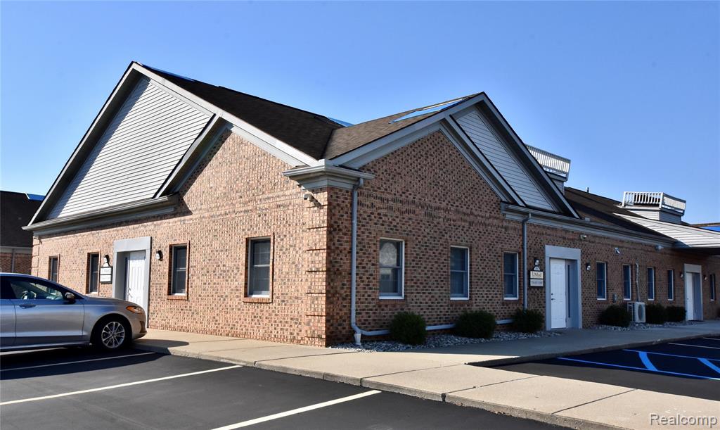 5880 N CANTON CENTER Road, Canton, MI 48187