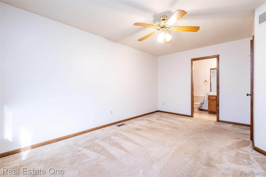 7053 Pershing, Waterford, MI 48327 — Photo 18