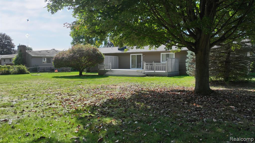 5204 Applewood Drive, Flushing, MI 48433 — Photo 14
