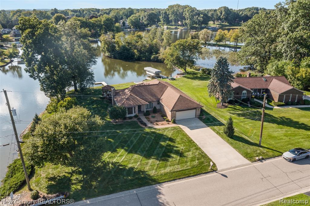 4071 Chevron Drive, Highland, MI 48356