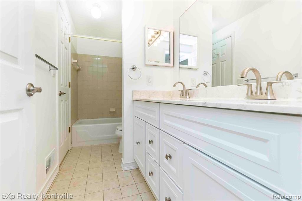 22853 CRANBROOKE Drive, Novi, MI — Photo 32