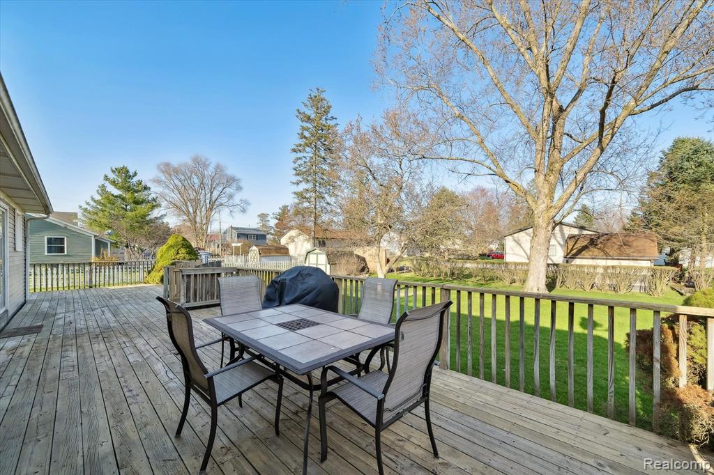 909 DEARBORN Street, Howell, MI 48843 — Photo 21