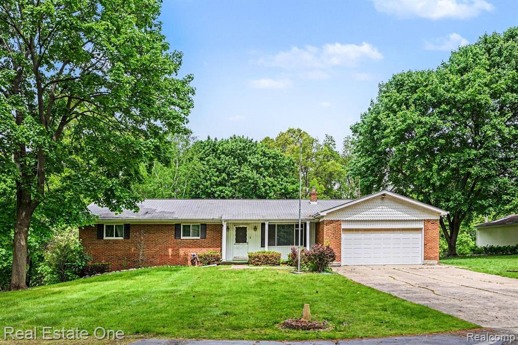 8780 Big Lake Road, Clarkston, MI — Photo 2