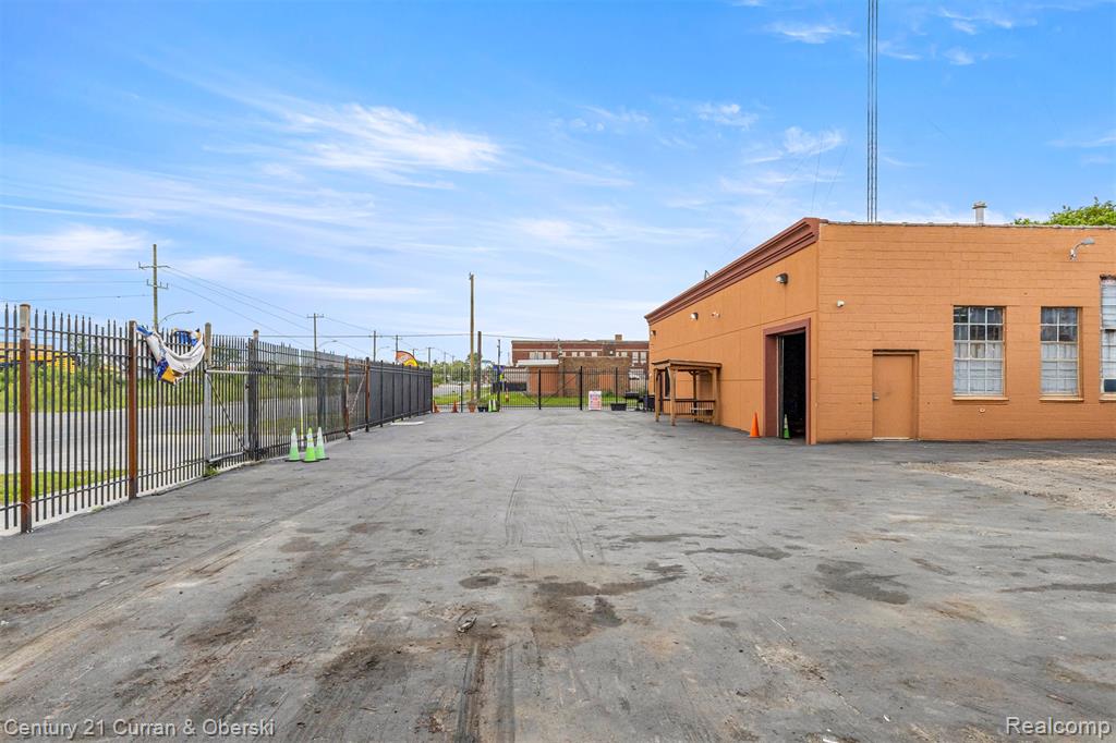 8301 W Chicago, Southgate, MI 48204 — Photo 41