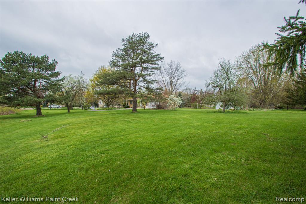 53330 SCHOENHERR Road, Shelby Twp, MI 48315 — Photo 34
