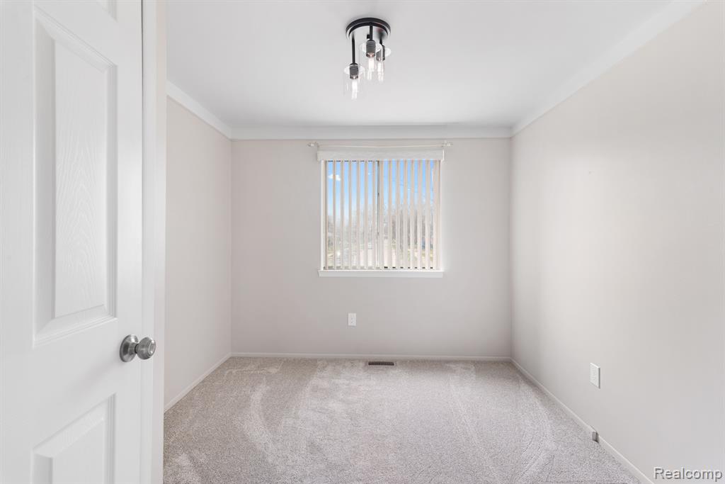 635 HECHT Drive, Madison Heights, MI 48071 — Photo 8