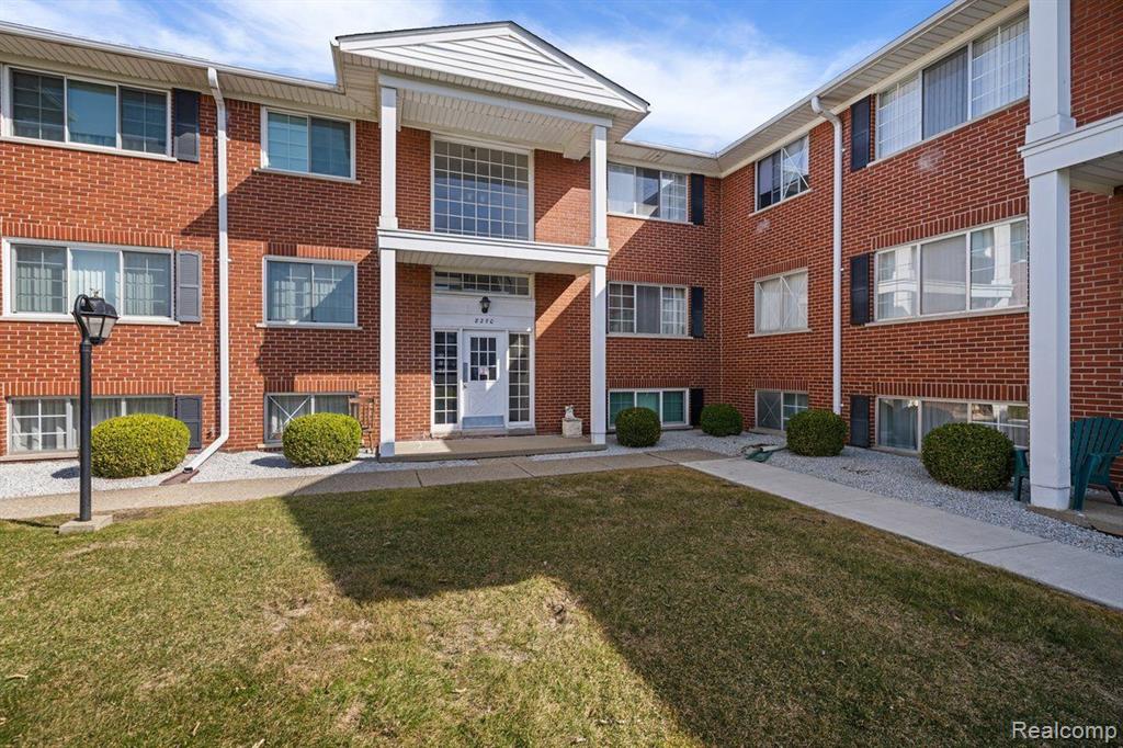 8270 CRESTVIEW Drive, C7, Sterling Heights, MI 48312 — Photo 6