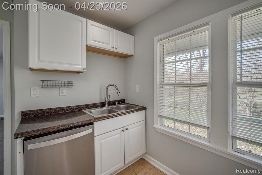 39936 Warren Road, Canton, MI 48187 — Photo 9