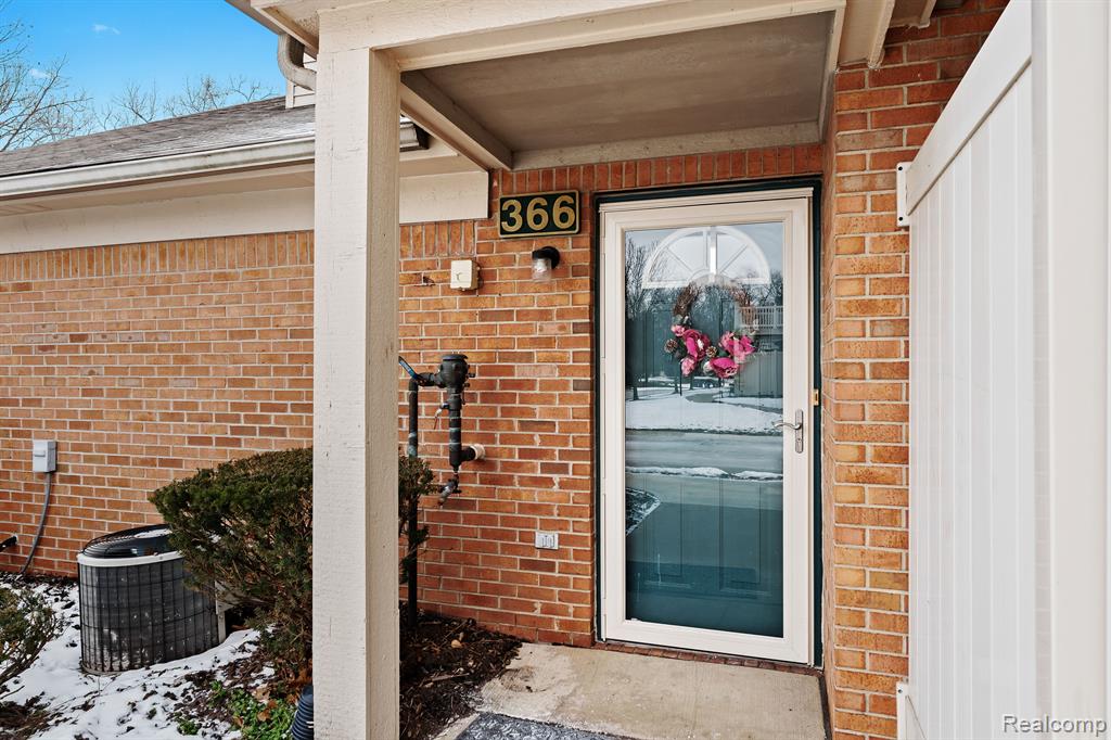 366 MARIGOLD Circle, Westland, MI — Photo 4