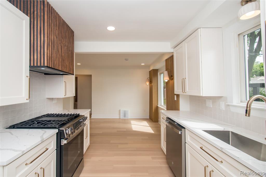 2330 Buckingham Avenue, Berkley, MI 48072 — Photo 16