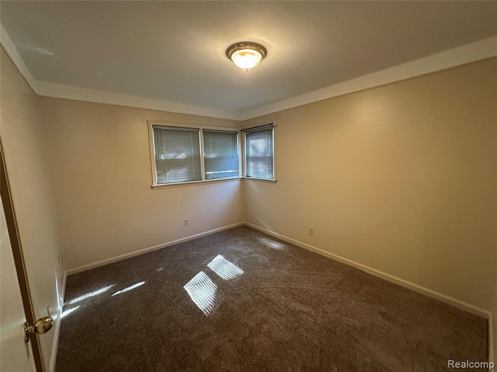 8981 Leverne, Redford, MI 48239 — Photo 10