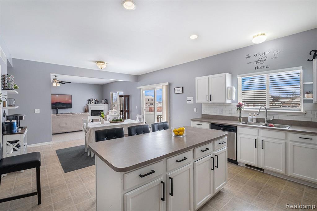 4075 MEADOW WALK Boulevard, Grand Blanc, MI 48439 — Photo 9