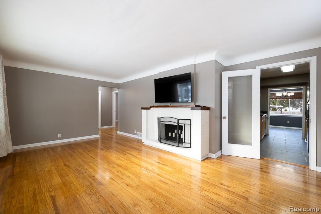 743 E Liberty Street, Milford, MI 48381 — Photo 2