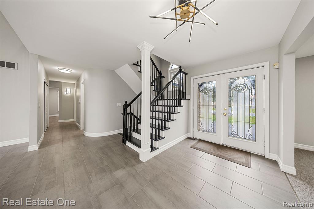 6246 Lindsay Court, West Bloomfield, MI 48324 — Photo 7