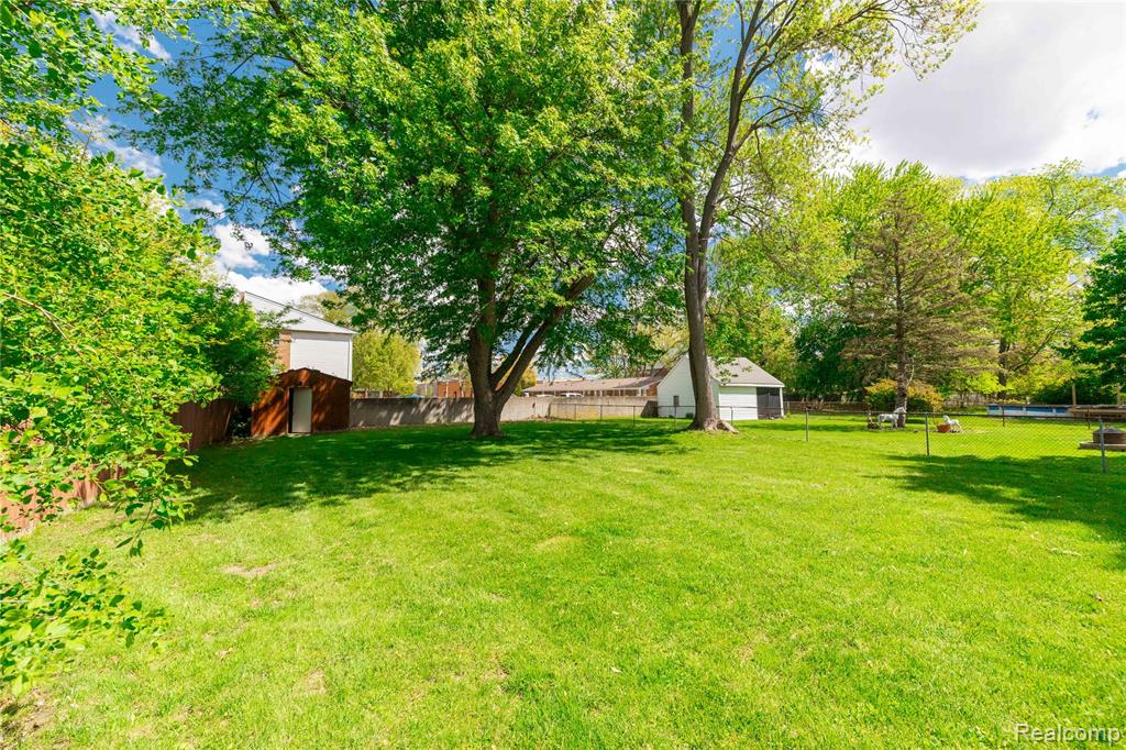 569 Hendrickson Boulevard, Clawson, MI — Photo 37