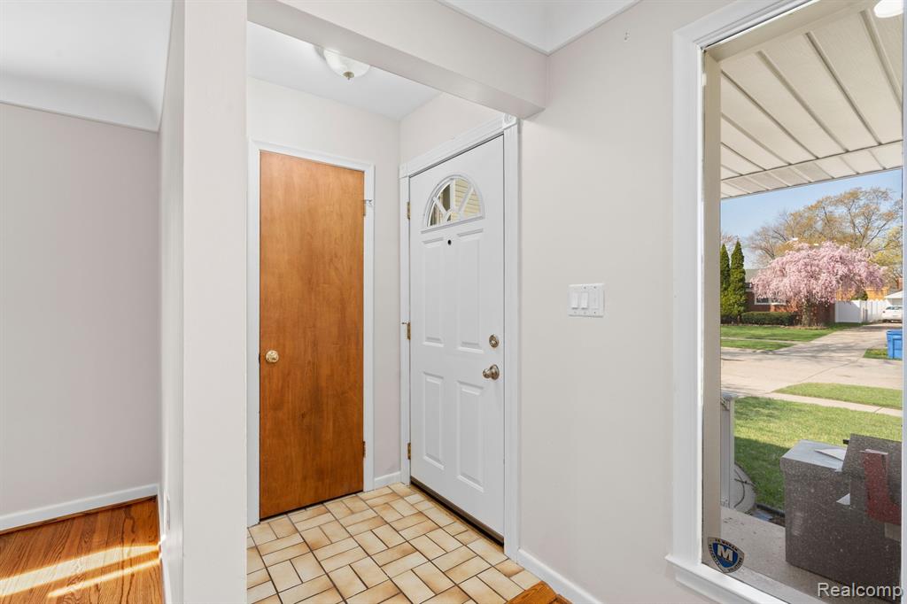 8540 ARNOLD Street, Dearborn Heights, MI 48127 — Photo 8
