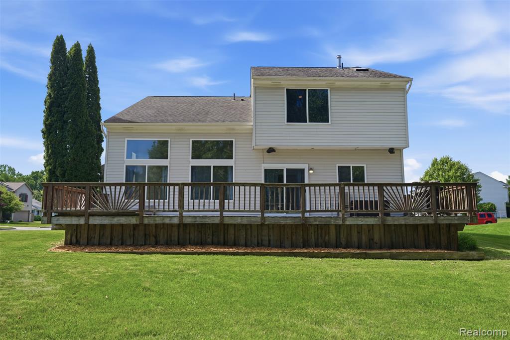 1099 Carriage Hill Drive, Fenton, MI 48430 — Photo 32