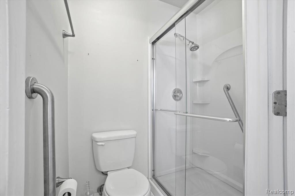 6042 Barker Avenue, Waterford, MI 48329 — Photo 21