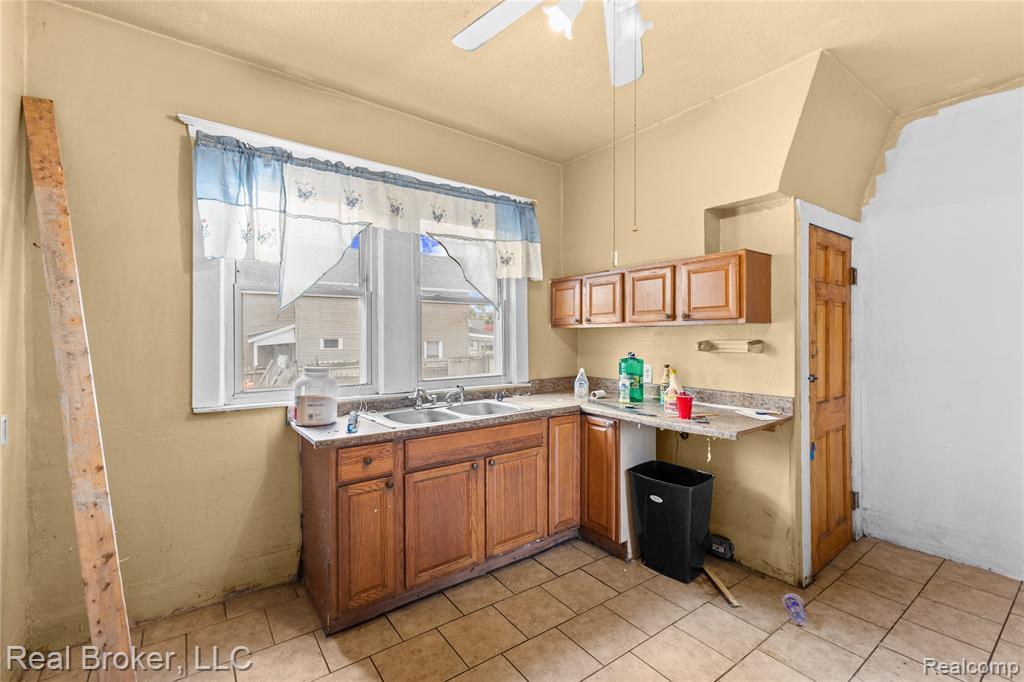 352 N Perry Street, Pontiac, MI 48342 — Photo 13