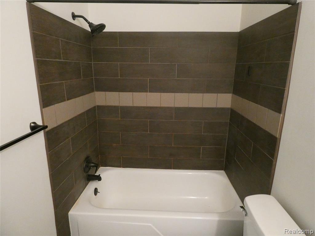 1862 Colonial Village Way, 3, Waterford, MI 48328 — Photo 12