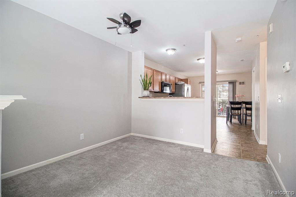 625 VILLAGE Lane, Milford, MI 48381 — Photo 5