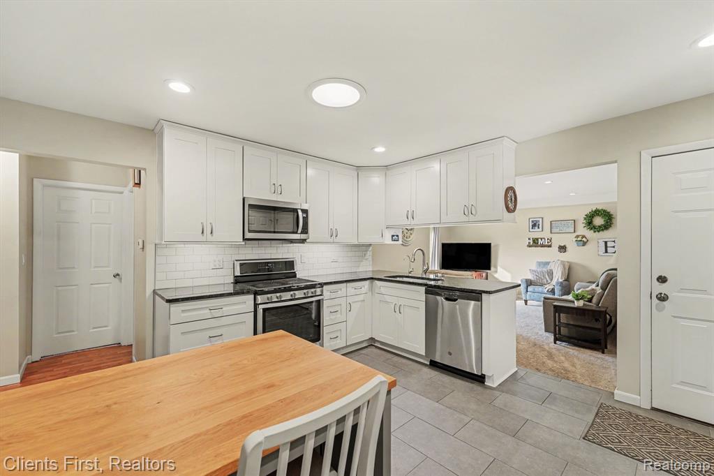39857 Edmundton Drive, Canton, MI 48187 — Photo 8