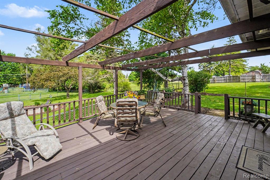 5364 Fern Avenue, Grand Blanc, MI 48439 — Photo 18