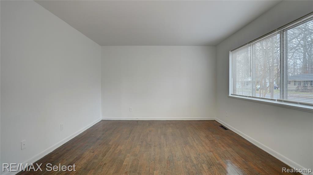 4808 Alpha Way, Flint, MI 48506 — Photo 9