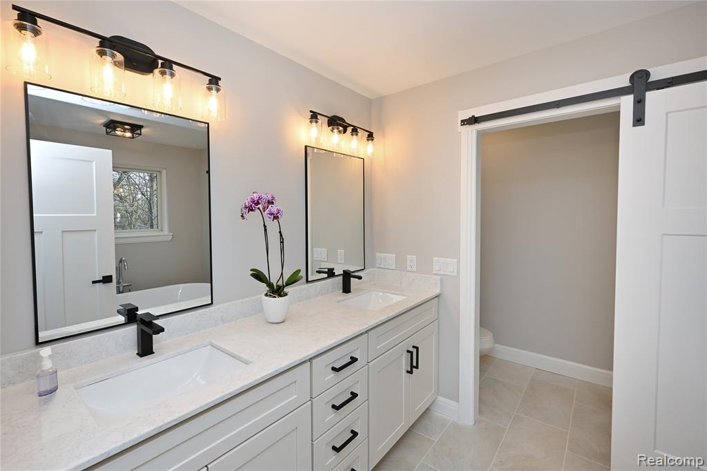 486 Green Hill Lane, Lake Orion, MI — Photo 23