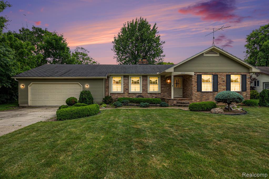 6392 McKenzie Drive, Flint, MI 48507 — Photo 2