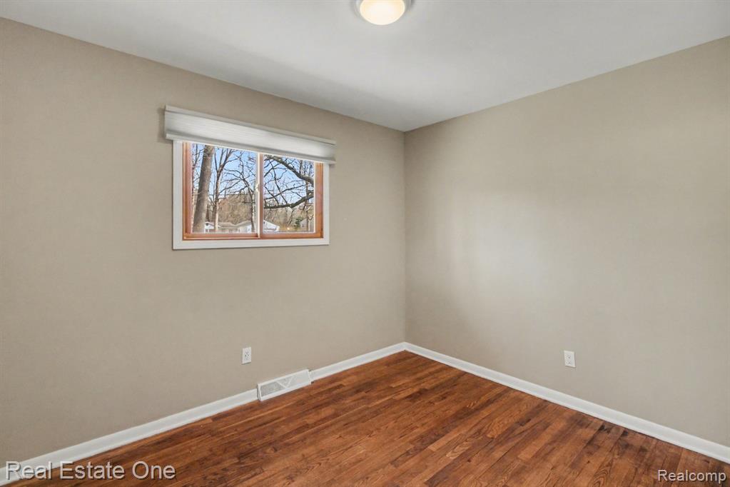 4937 Oak Park Drive, Clarkston, MI — Photo 14