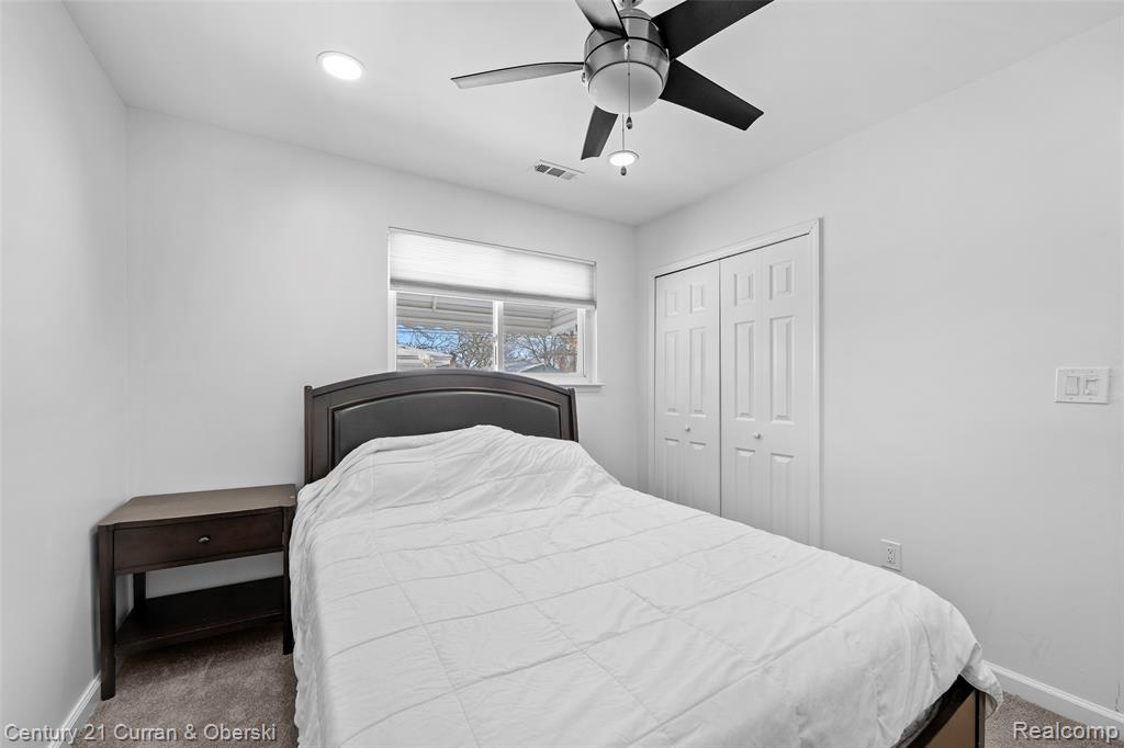 5955 N Silvery Lane, Dearborn Heights, MI 48127 — Photo 16