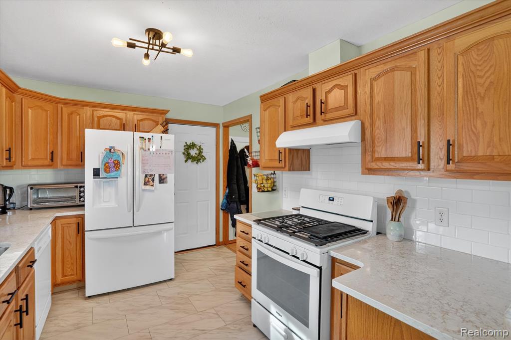 22092 Clear Lake Road, Battle Creek, MI 49014 — Photo 13