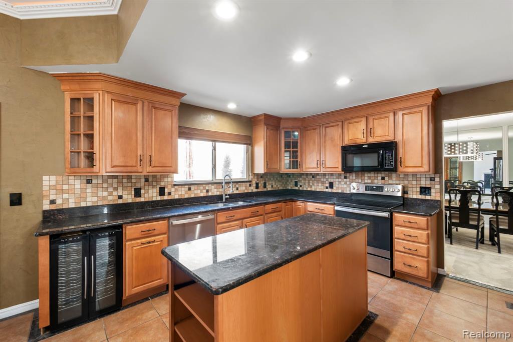 7956 Billingham Road, West Bloomfield, MI 48324 — Photo 17