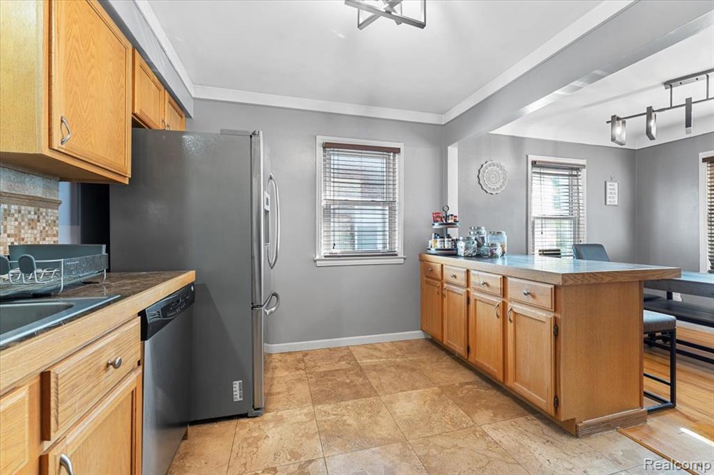 6365 Buckingham Avenue, Allen Park, MI 48101 — Photo 8