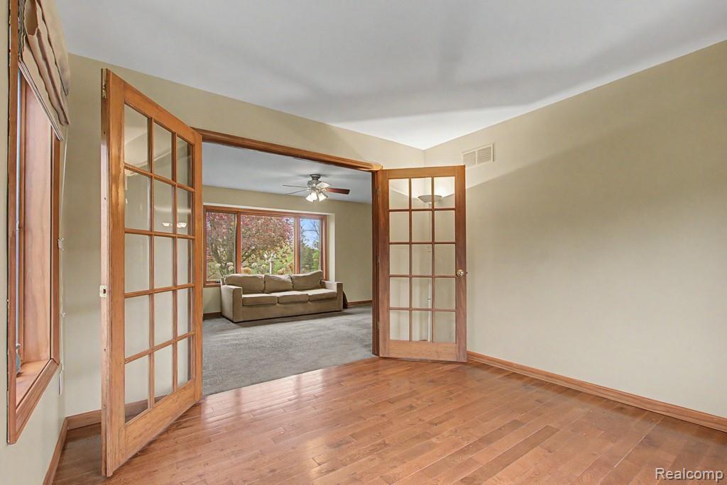 1160 S Garner Road, Milford, MI 48380 — Photo 3