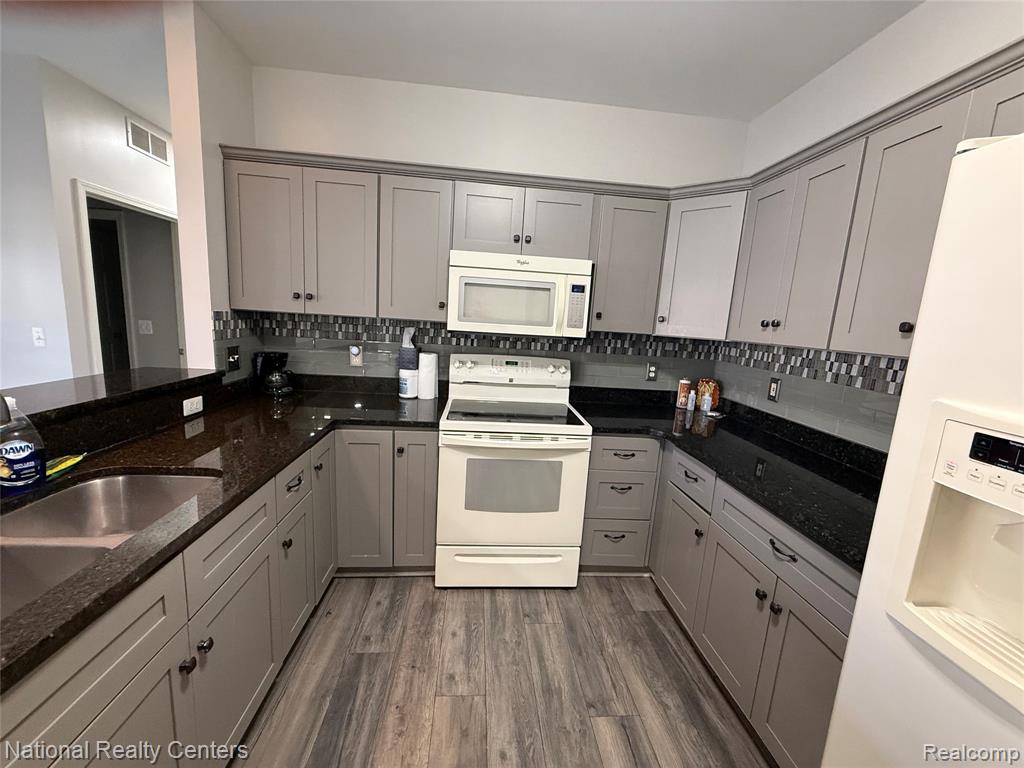 5686 Acorn Lane, Sterling Heights, MI 48314 — Photo 9