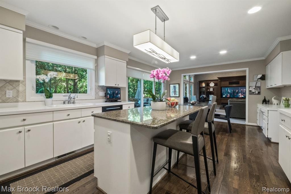 6566 Bristol Drive, West Bloomfield, MI — Photo 12