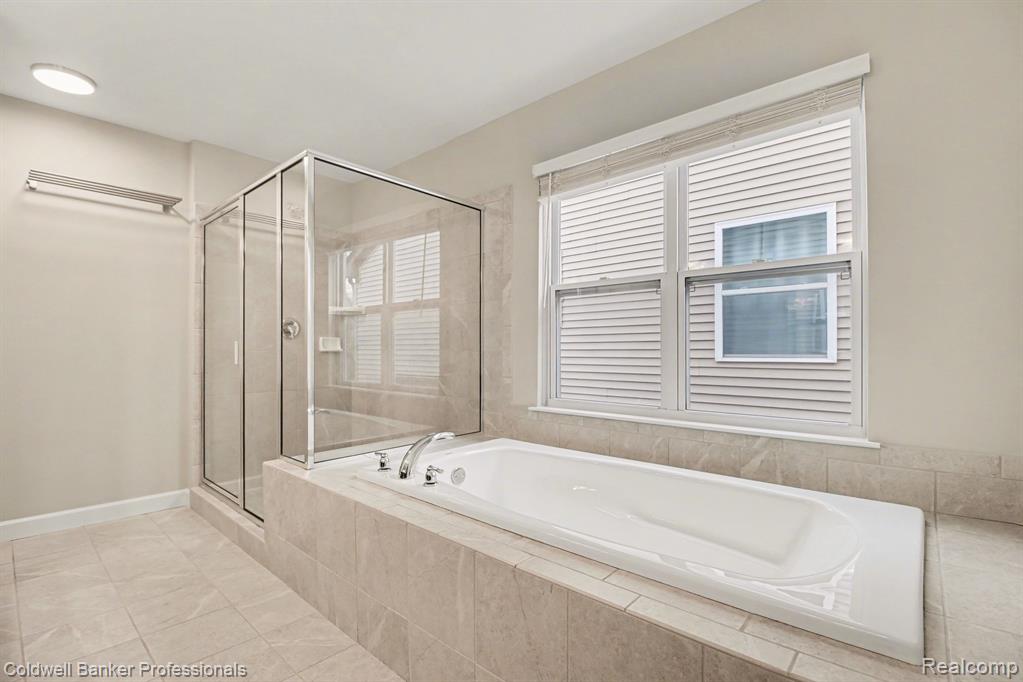 4817 W Stonegate Circle, Lake Orion, MI — Photo 24