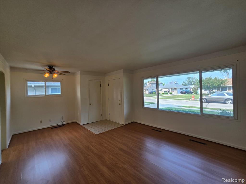 535 Lytle Place, Garden City, MI — Photo 5