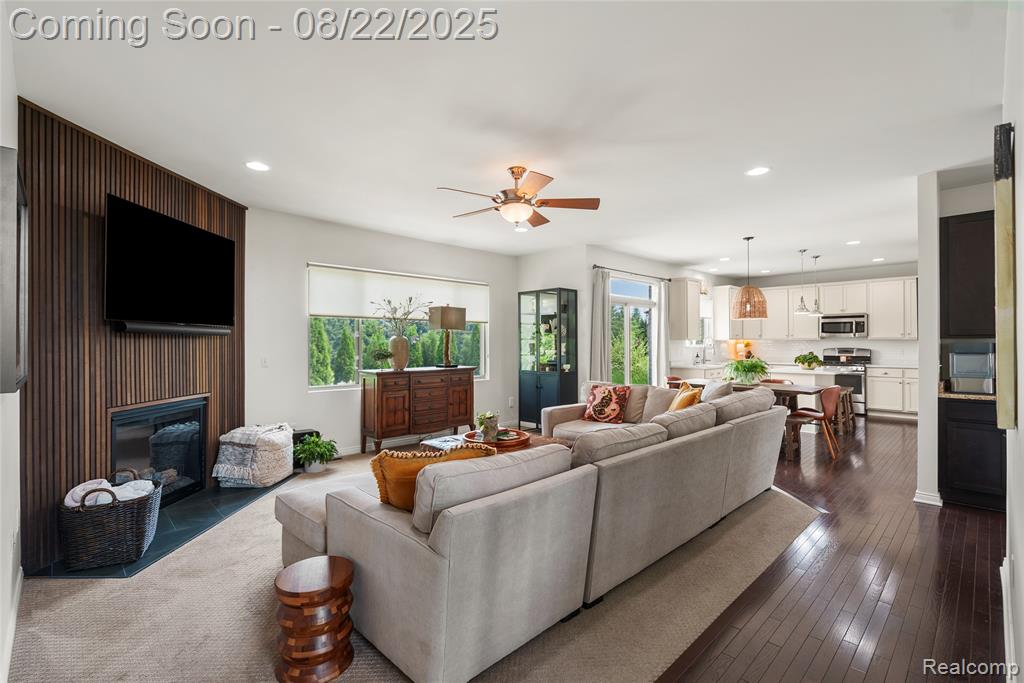 637 Edinburgh Circle, Highland, MI — Photo 10