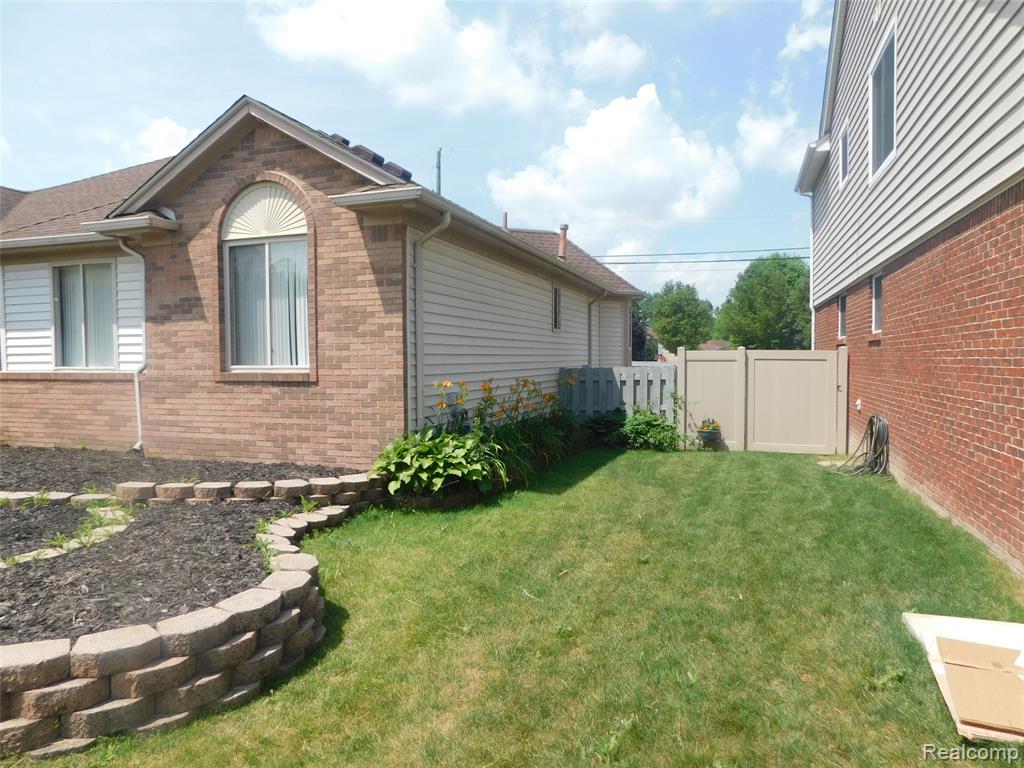 52025 HICKORY Drive, Chesterfield, MI 48047 — Photo 6